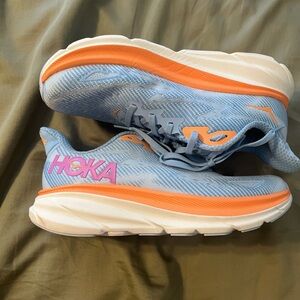 CLIFTON 9 EVERYDAY RUNNING HOKA SHOES 8.5W